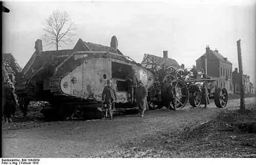 L'Allemagne ne produit que quelques dizaines de chars d'assaut pendant le conflit mais arrive à recycler des chars britanniques capturés, février 1918.