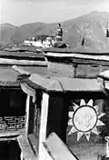 Drapeau du Kuomintang et palais du Potala (Lhassa, 1938)