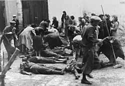 Identification des vitimes du NKVD dans la cour de la prison de Ternopil le 10 juillet 1941.