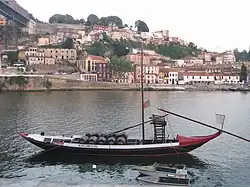 Bateau sur le fleuve Douro à Porto