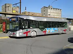Heuliez GX 327 BHNS sur la ligne 407 à la gare de Ris-Orangis.