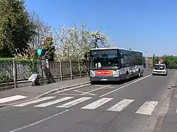 Bus 114 au niveau de l'arrêt Lucien Berneux.