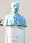 Buste d'Auguste Pointelin, dans la rue Jules-Grévy.