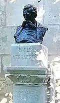 Buste du poète belge Émile Verhaeren à Paris.