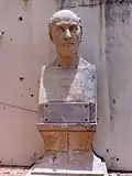Buste de Victor Schœlcher dans la cour du musée.