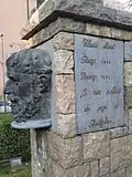 Détail du buste de Monet.