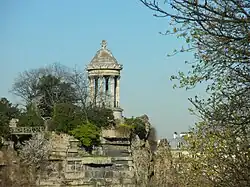 Gloriette des Buttes-Chaumont à Paris servant de belvédère.