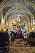 Mise en place de la cérémonie pour la messe