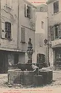 La fontaine au début du XXe&nbsp;siècle.