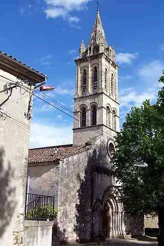 Vue nord-ouest de l'église Saint-Martin (mai&nbsp;2012).