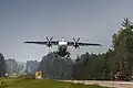 Un C-146A décolle sur une voie publique à Alpena, dans le Michigan, le 5 août 2021