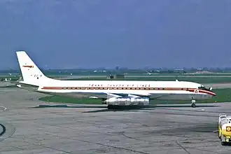 CF-TJN, le Douglas DC-8 de Trans-Canada Airlines impliqué, photographié à l'aéroport de Londres-Heathrow six mois avant l'accident