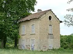 L'ancienne gare de Dizimieu, sur la ligne du Chemin de fer de l'Est de Lyon