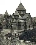 Vue oblique de la synagogue