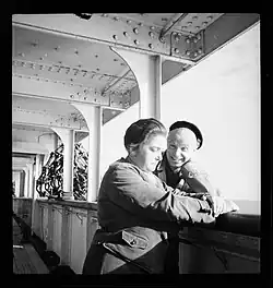 Therese Giehse et Magnus Henning&nbsp;(de) sur un navire allant aux USA en 1936. Photo de Annemarie Schwarzenbach