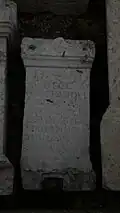 Stèle avec la mention abrégé s(ub) a(scia) d(edicavit) ; CIL XIII, 002122