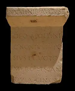 Autel découvert au pont Mouton, au débouché nord du quai Arloing, portant une dédicace aux Augustes et à Apollon par Caius Nonius Euposius CIL XIII, 1730.