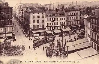 La place du Peuple et la rué Général-Foy, au début du XXe&nbsp;siècle.
