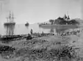 Le HMS Invincible, à Port Taufig, à l'embouchure du canal de Suez.
