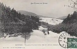 Paysage hivernal avec sapinière à Bruyères, Vosges.