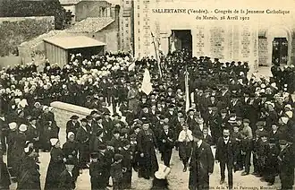 Sortie de la messe.