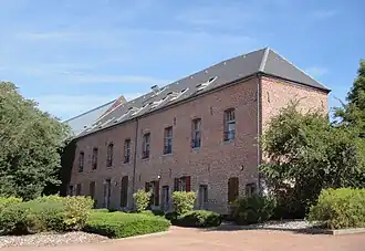 La maison abbatiale, transformée en logements.