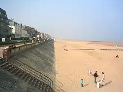 Promenade Marcel Proust et plage de Cabourg, 6e&nbsp;sketch.