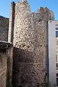 La tour de la route de Branne (nov.&nbsp;2011)44°&nbsp;38′&nbsp;12,7″&nbsp;N, 0°&nbsp;19′&nbsp;04,33″&nbsp;O