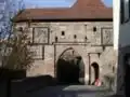 Le Burg, porte extérieure, vue par le sud-est.