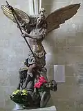 Statue en bois polychrome de saint Michel.