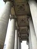 Le péristyle.