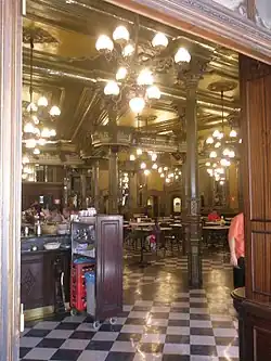 Intérieur du café Iruña