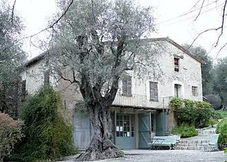 L'ancienne ferme du domaine des Collettes.
