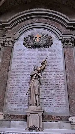 Chapelle Sainte-Jeanne-d'Arc et monument aux morts de la paroisse.