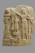 Le souverain universel école d'Amaravati fin Ier s. av. n. è. - Ier s. Plaque de revêtement de stupa, calcaire marmoréen. Musée Guimet