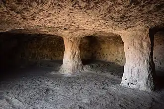 Piliers (grotte n°14).