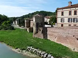 Maison fortifiée.