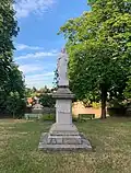 Statue religieuse au calvaire.