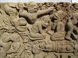Linteau (détail). Ramayana : lutte des rois des singes. Musée Guimet