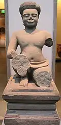 Portrait de Jayavarman IV. Chapelle du temple-montagne de Koh Ker, v. 925-950. Musée Guimet