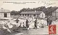 Remplissage des paillasses vers 1908 (carte postale).