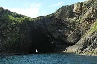 Vue de l'arche naturelle de Campay.