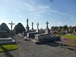 Le cimetière.
