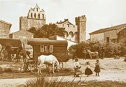 Campement gitan aux Saintes-Maries-de-la-Mer en 1927.