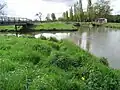 Jonction avec le canal de Pont-l'Abbé-d'Arnoult (sur la gauche).