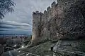 Vue extérieure, une des quatre tours d'angle