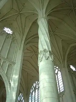 Colonne torse (vers 1515), transept Sud de la basilique Saint-Nicolas à Saint-Nicolas-de-Port.