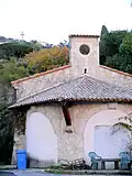 La gare de départ du funiculaire au pied de la Californie et l'observatoire dans le lointain.
