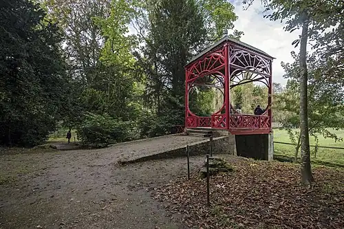 Le kiosque chinois.