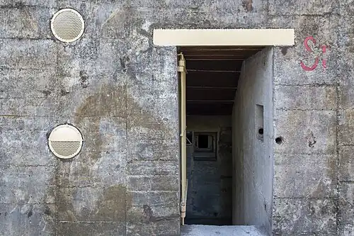 Porte d'entrée.